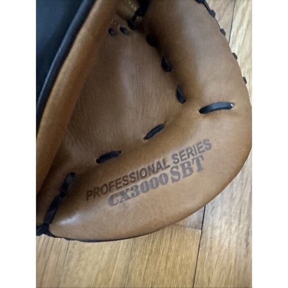 The RVL Professional Series CX3000SBT catcher's Mitt Black - Picture 4 of 11
